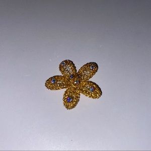 Flower pin